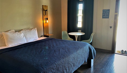 Deluxe Single Room, 1 King Bed, Mountain View
