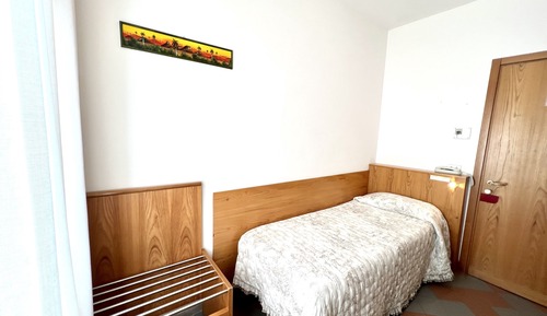Single Room, Private Bathroom