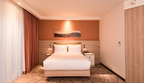 Room, 1 Queen Bed, Non Smoking, Corner