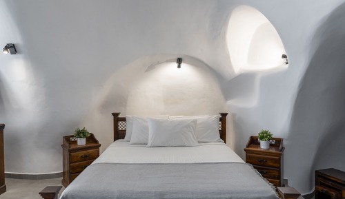 Executive Suite, Jetted Tub (Cave)