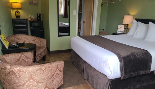 Cabin, 1 Queen Bed, Non Smoking, Refrigerator & Microwave