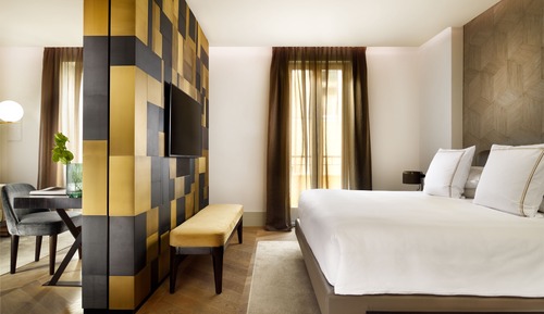 Deluxe Suite