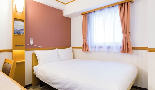 Economy Room, Smoking