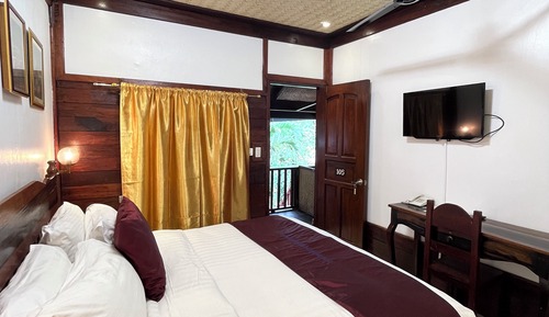 Standard Room, 1 King Bed, Non Smoking, Garden View