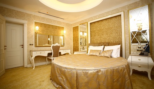 Deluxe Suite (King)