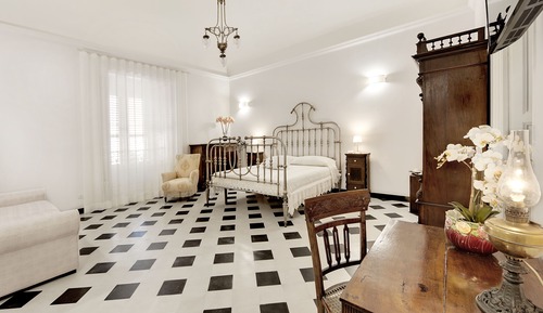 Deluxe Room, 1 Queen Bed with Sofa bed
