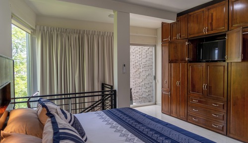 Deluxe Suite, City View