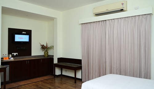 Club Room, Balcony, City View