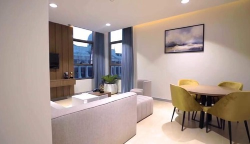 Deluxe Apartment