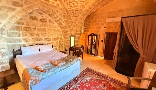 Deluxe Suite, City View