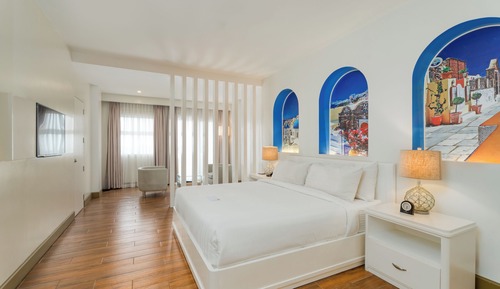 Junior Suite, 1 King Bed, Non Smoking, City View