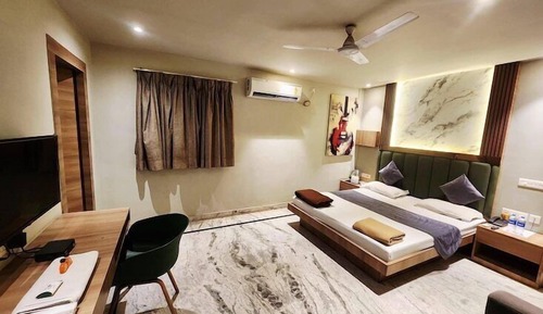 Superior Double Room, City View