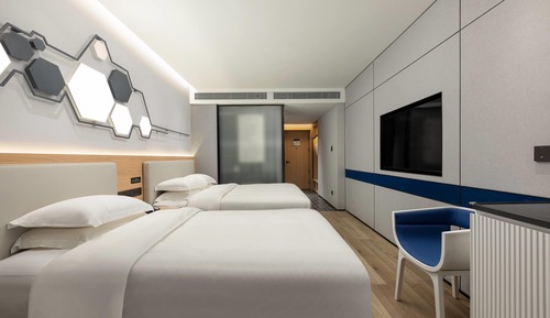 Family Room, Multiple Beds, Non Smoking (Deluxe)
