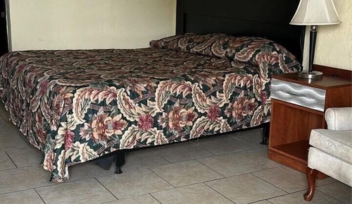 Comfort Room, Balcony