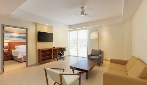 Suite, 1 King Bed, Non Smoking (Wet Bar)