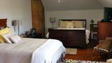 Room, 2 Queen Beds, Private Bathroom