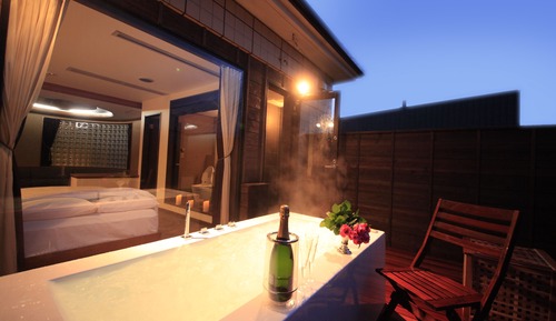 Deluxe Room, 1 King Bed, Jetted Tub, Mountain View