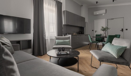 Suite, City View
