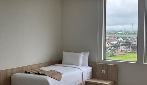 Standard Single Room, Bathtub Grab Bars, City View