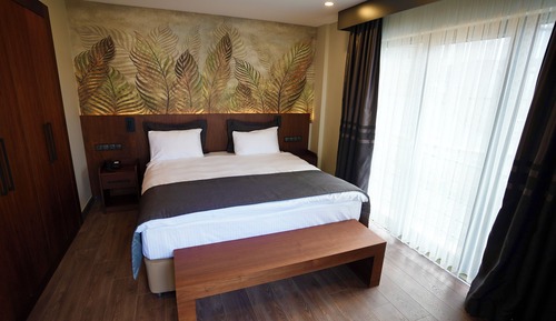 Luxury Suite, Lake View
