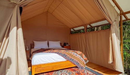Signature Tent, Lake View