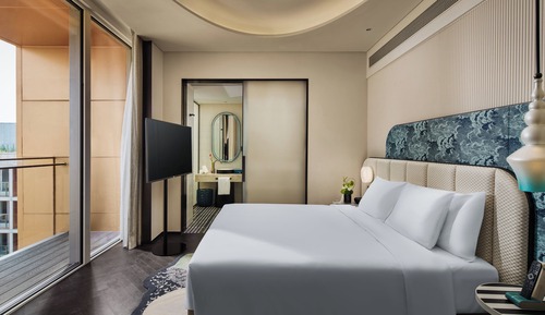Standard Room, 1 King Bed, Balcony