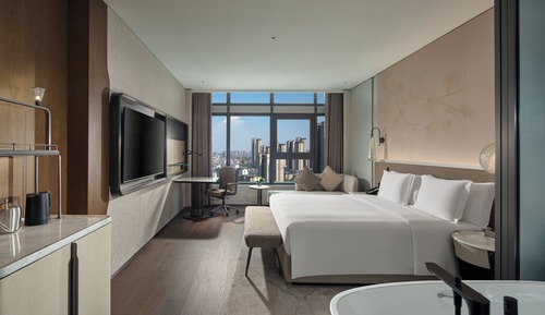 Standard Room, 1 King Bed