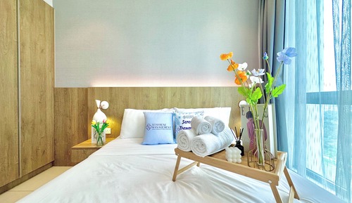 Condo, 3 Bedrooms, City View