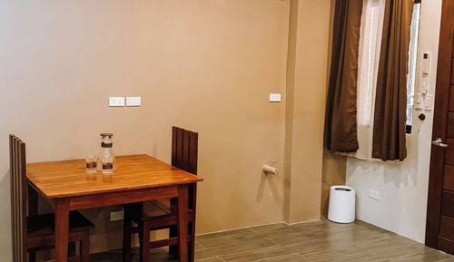 Standard Studio, Balcony