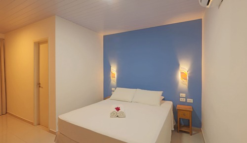 Room, Garden View