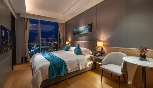Four Seasons Deluxe King Room