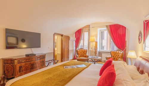 Premium Suite, City View