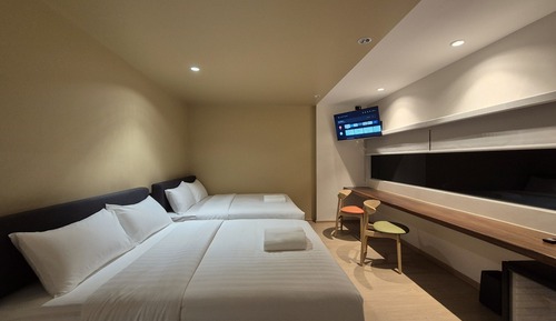 Basic Quadruple Room, Non Smoking, City View