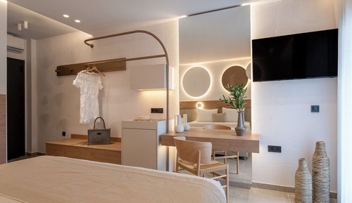 Deluxe Studio Suite, 1 King Bed with Sofa bed