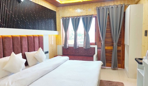 Deluxe Double Room, Lake View