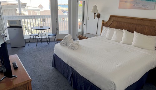 Basic Room, 1 King Bed, Partial Ocean View