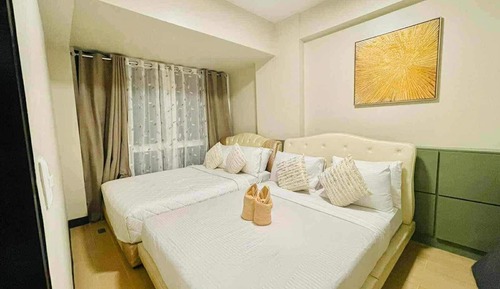 Deluxe Condo, Balcony