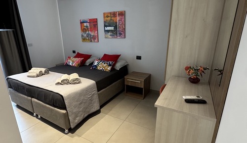 Superior Double Room, Ensuite (Camera Blue)