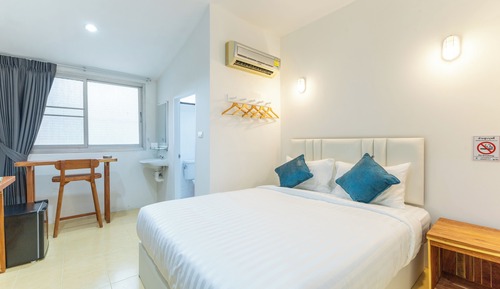 Standard Room, 1 Queen Bed