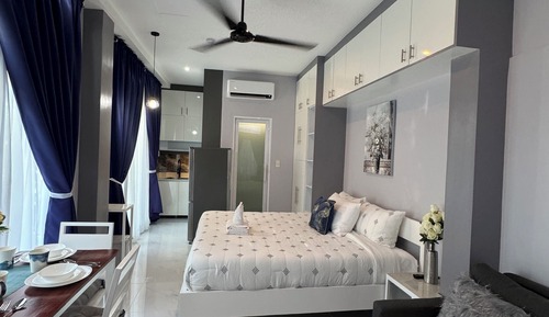 Deluxe Studio Suite, 1 King Bed