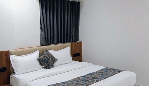 Deluxe Double Room, City View