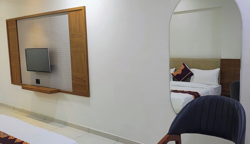 Family Suite, City View