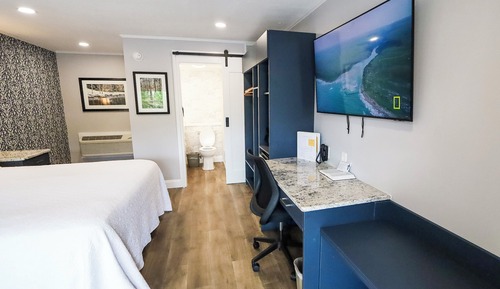 Deluxe Single Room, 1 King Bed, Mountain View