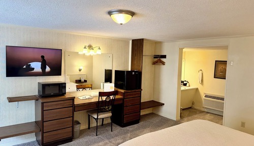Classic Single Room, 1 King Bed, Mountain View