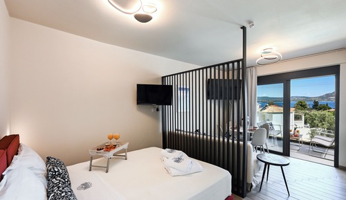 Junior Studio Suite, Pool View