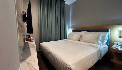 Deluxe Double or Twin Room