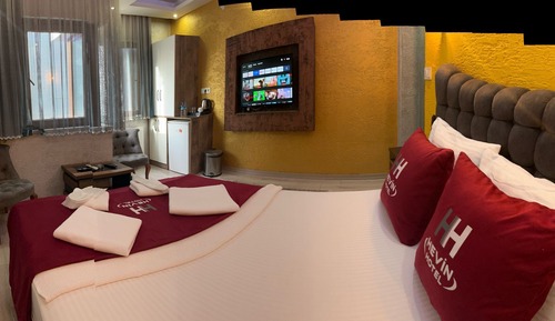 Deluxe Studio Suite