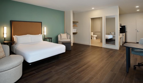 Studio, 1 Queen Bed, Accessible (Mobility, Hearing, Roll-In Shower)