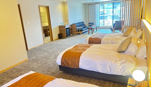 Deluxe Triple Room, Lanai, Mountain View