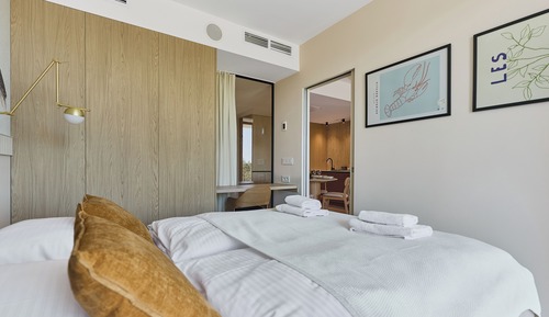 Luxury Apartment, Balcony, Park View